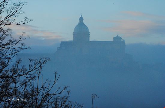 Quando il bello è a portata di mano Cattedrale di PIazza Armerina con la nebbia Erminio Gattuso 